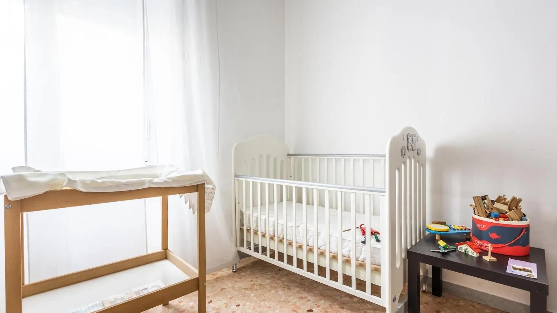 Bibliohome Roma Mare Di Roma Smart Working Lido di Ostia 0*,  Italy